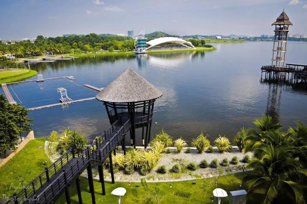 The Icon2 In Ioi Mall Putrajaya, Pool View