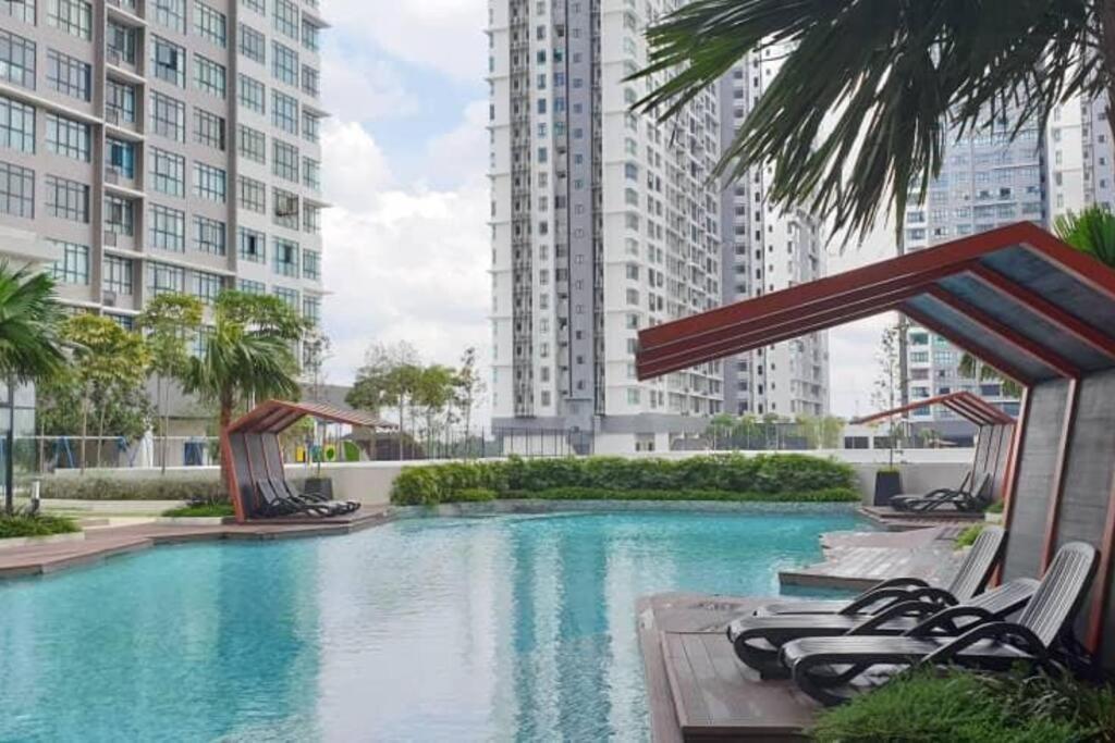 Pangsapuri The Icon2 In Ioi Mall Putrajaya, Pool View