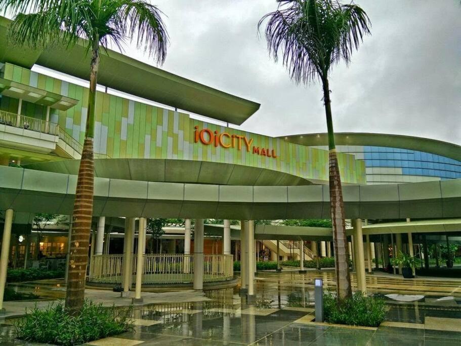 Pangsapuri The Icon2 In Ioi Mall Putrajaya, Pool View Putrajaya